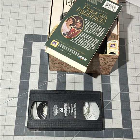 Pride and Prejudice VHS Box Set - Picture 10 of 11